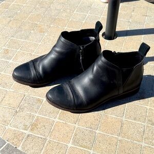 TOMS low ankle boot // EUC // 7.5